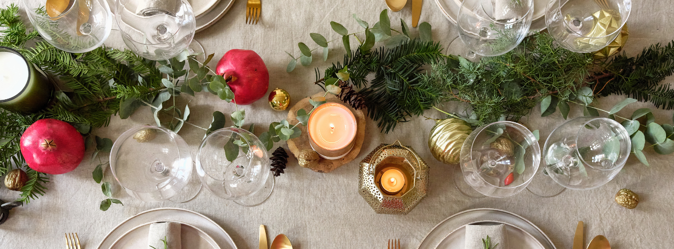 How to Decorate a Beautiful Christmas Table on a Budget